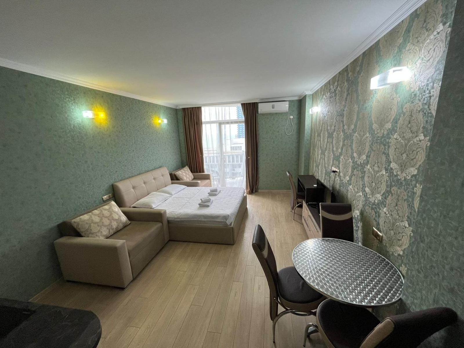 Holiday Premium Apartments Batumi Exterior photo