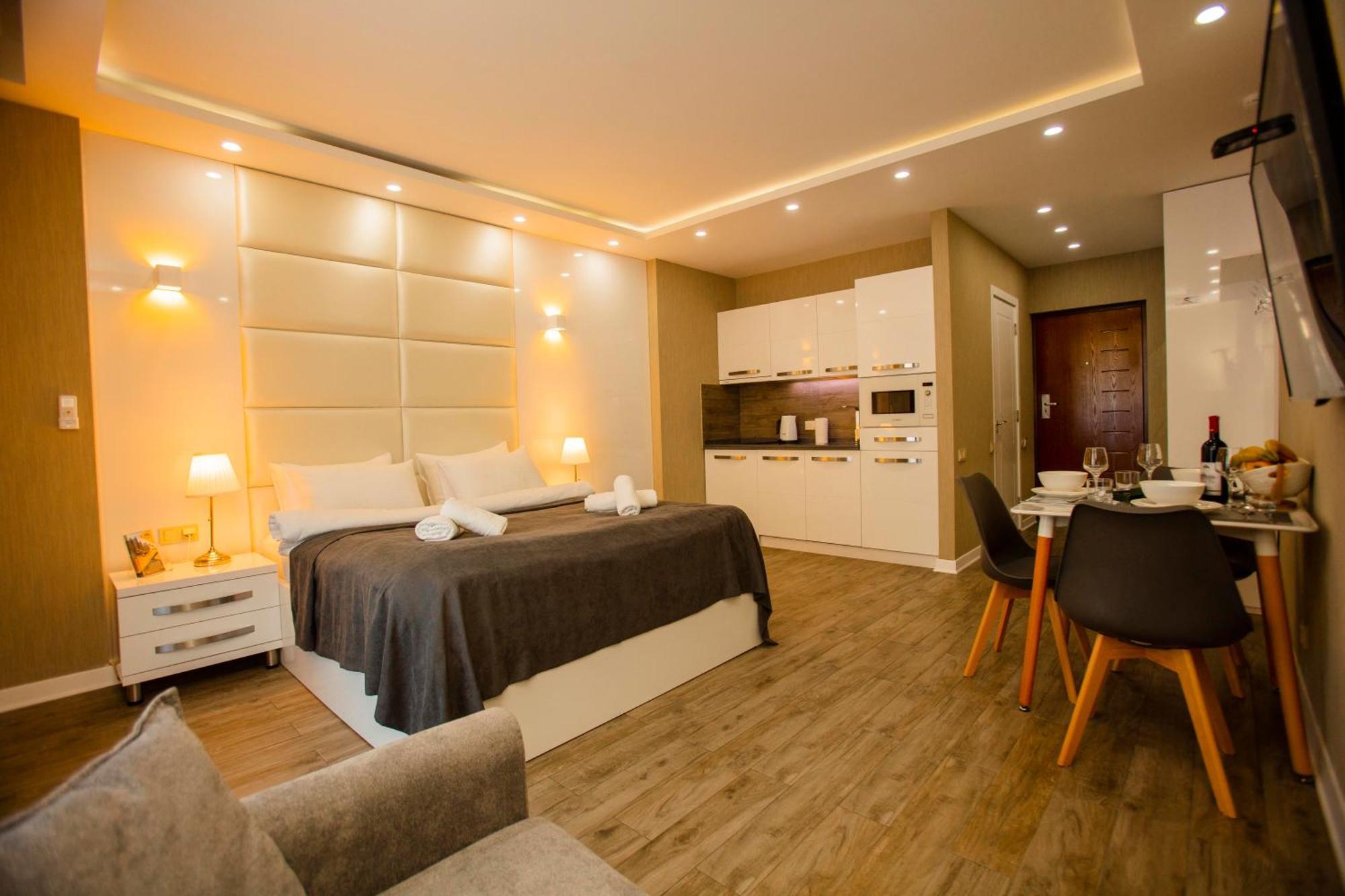 Holiday Premium Apartments Batumi Exterior photo